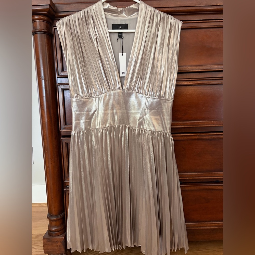 NWT Beautiful gold pleated dress from Banana Republic - size 6